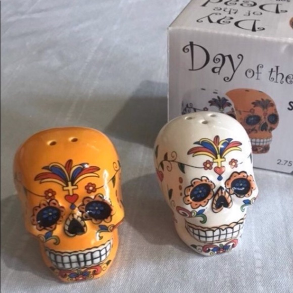 Day of the Dead Skull Salt and Pepper Shakers (NEW) - Picture 2 of 5
